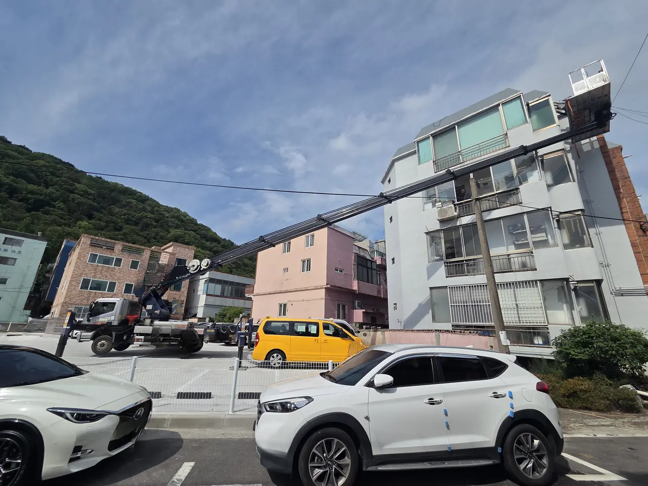 주차장 원거리 붐 전개