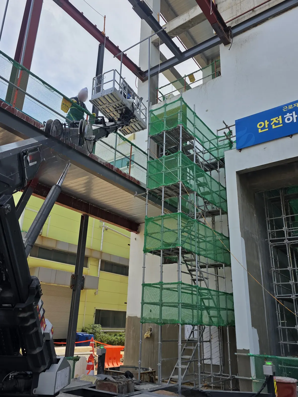 철골 통로 고소작업