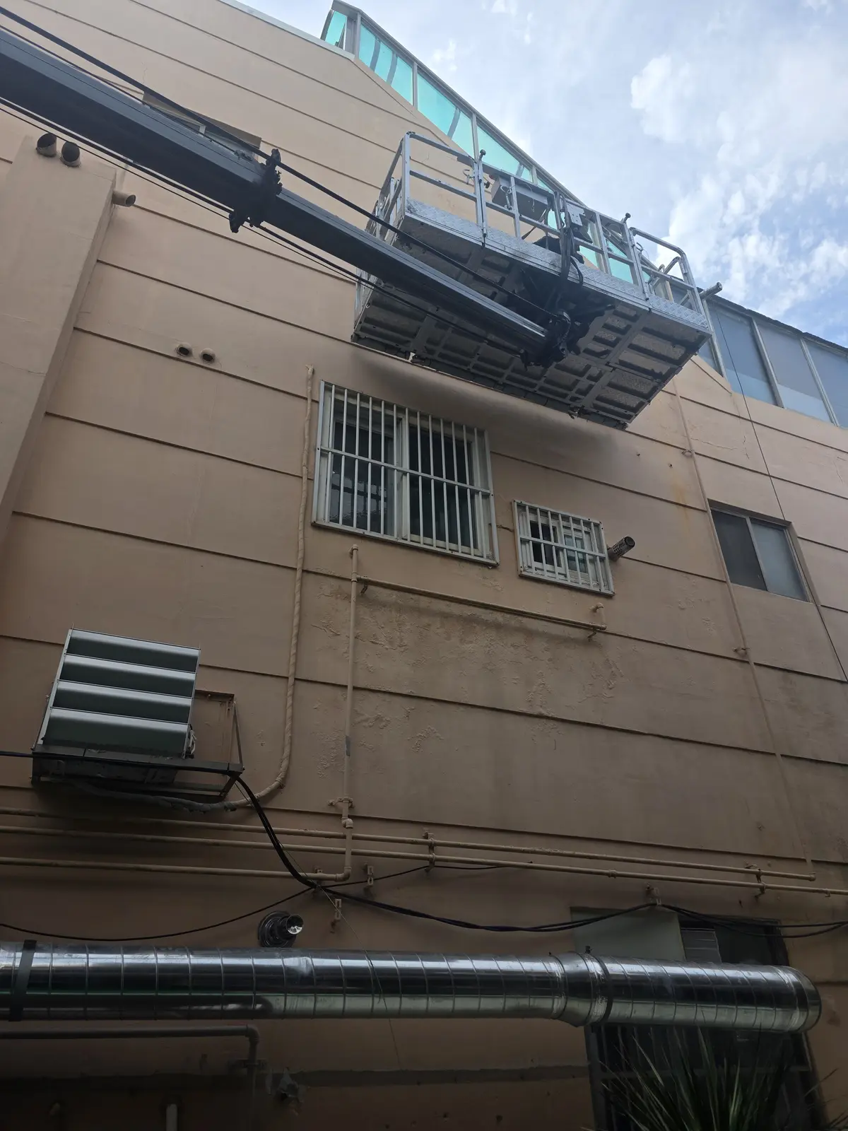 건물 상부 바스켓