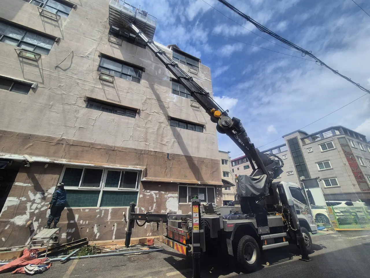 건물 외벽 보수 작업