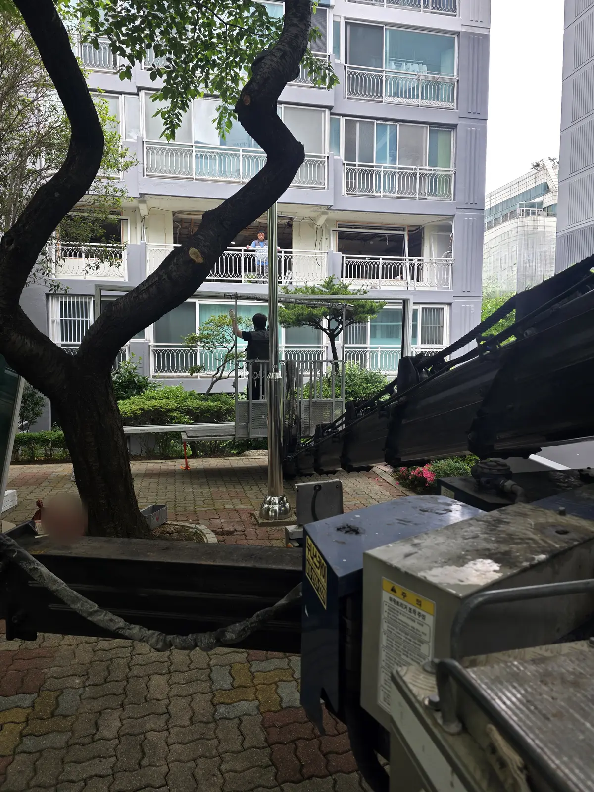 아파트 창호 자재 인양